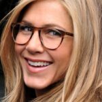 Schlupflider + Brille: 3 Tipps, wie du deine Augen richtig betonst