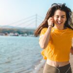 Fitness im Alltag: Diese beliebte Gewohnheit beim Joggen ist kontraproduktiv