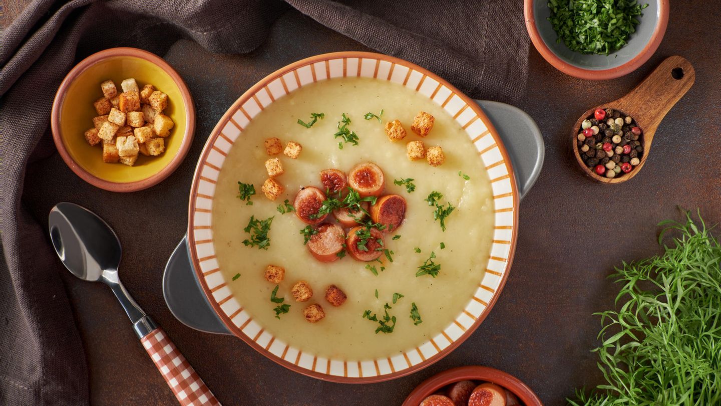 Omas Kartoffelsuppe: Dieses Rezept ist schnell gemacht und schmeckt wie früher