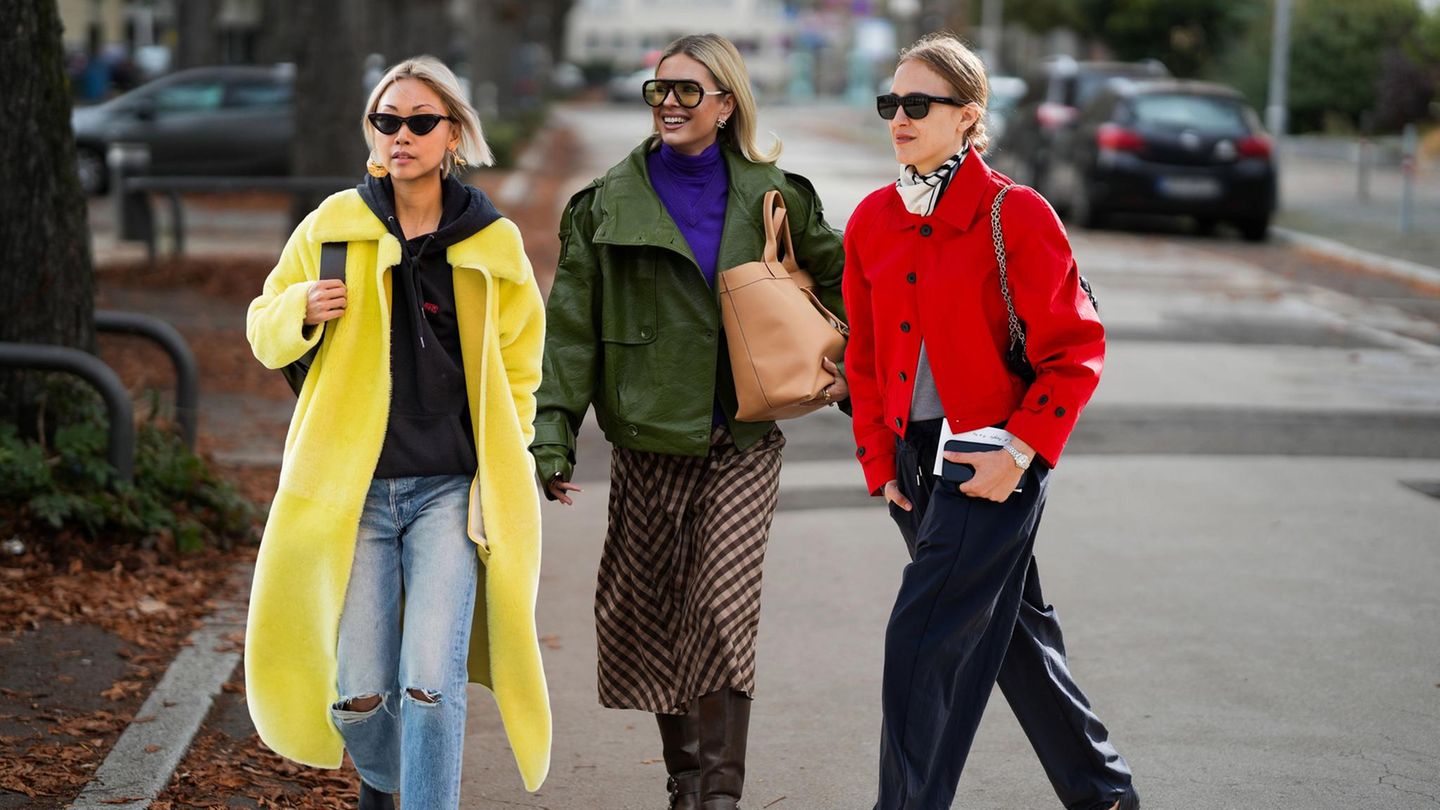 Graue Herbstlooks, ade!: 4 Farben, mit denen du auch bei tristem Wetter strahlst