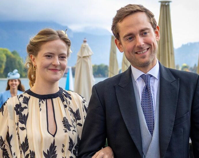 Echte Styleköniginnen: Ihr Hochzeitsgastoutfit ist zeitlos schön